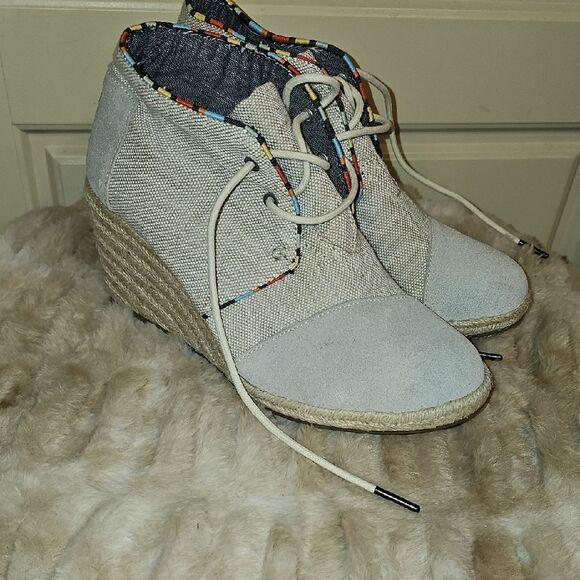 Toms Shoes - Toms Wedge Shoes -Women's Cream Size 8